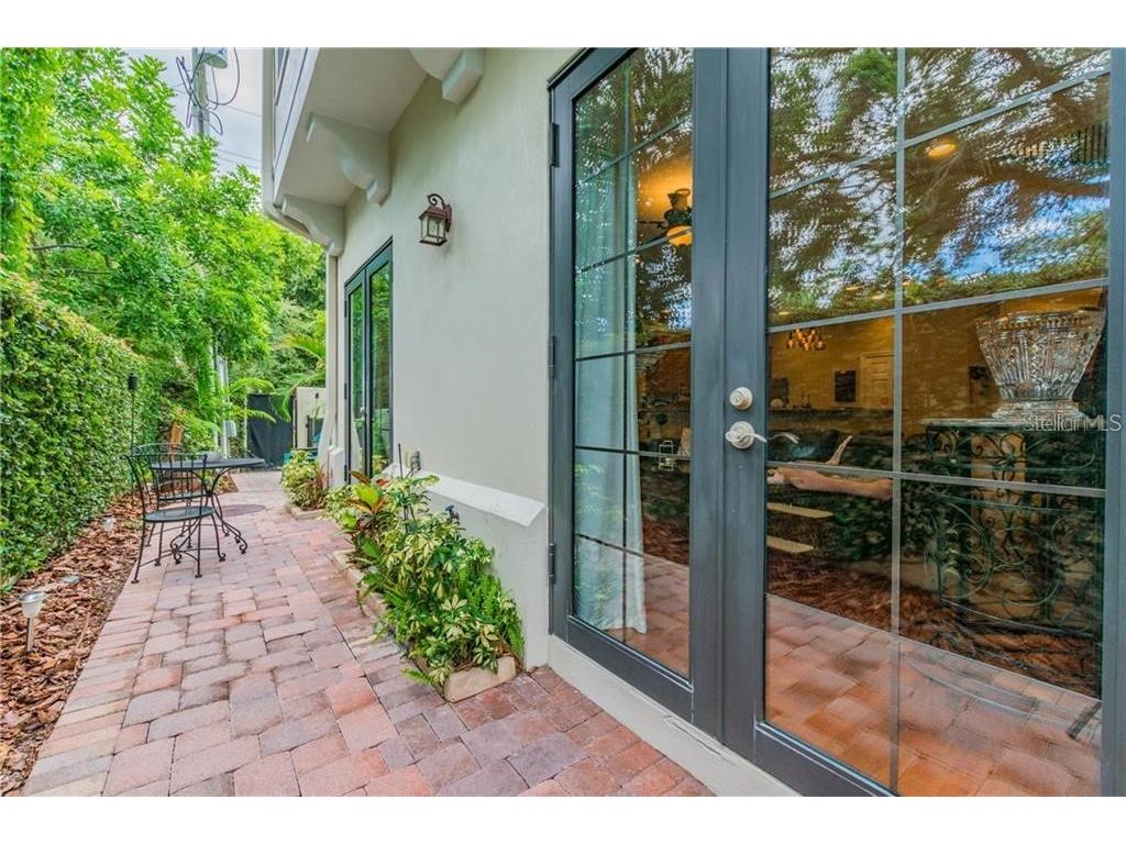 3814 Villas Del Sol Court Tampa FL 33609 TB8509345 image17