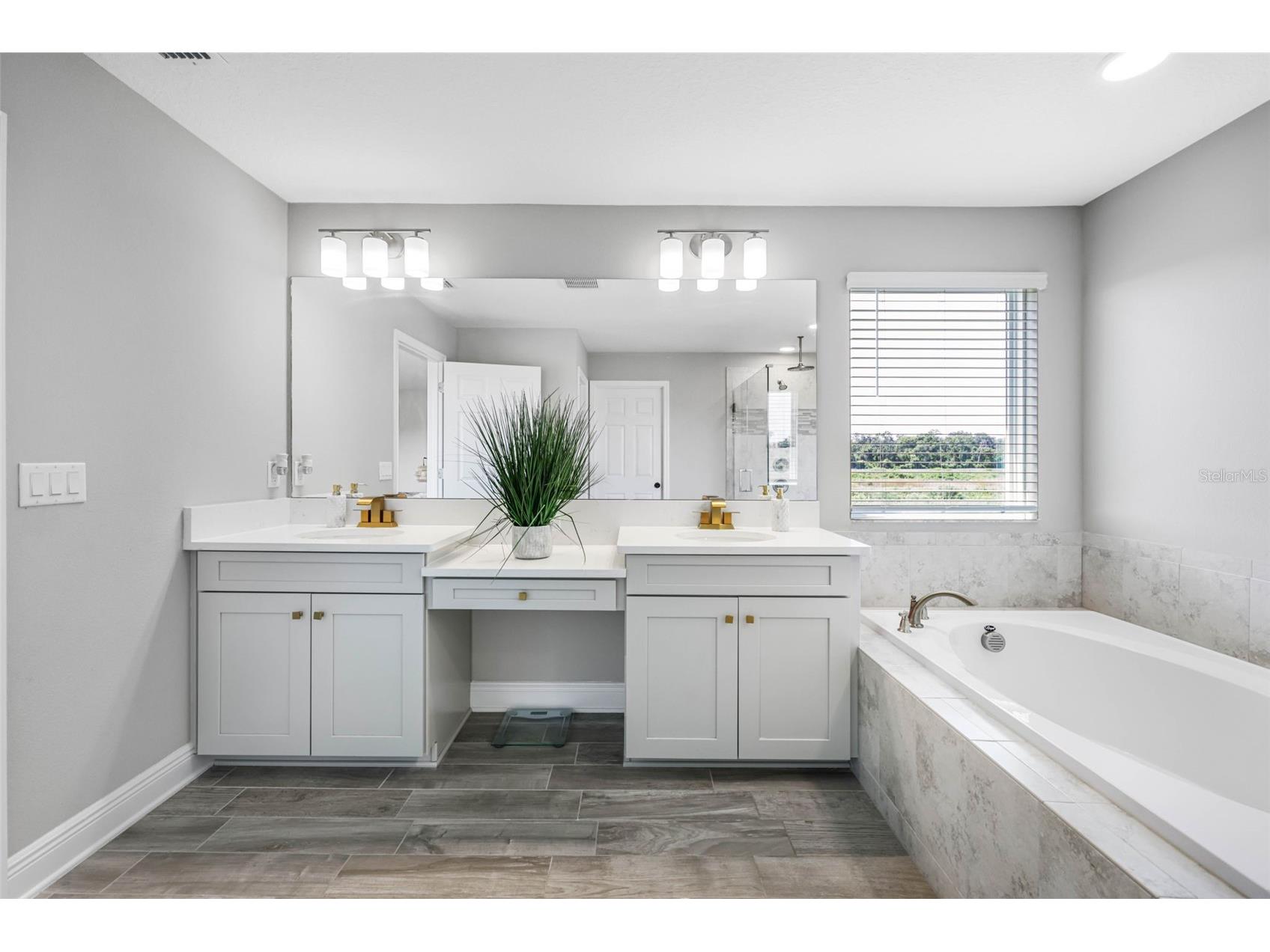 38144 Cobble Creek Boulevard Zephyrhills FL 33540 TB8423489 image25