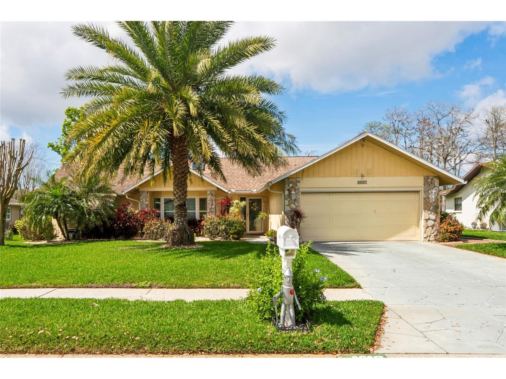3817 Erin Brook Drive New Port Richey FL 34655 W7883311 image1