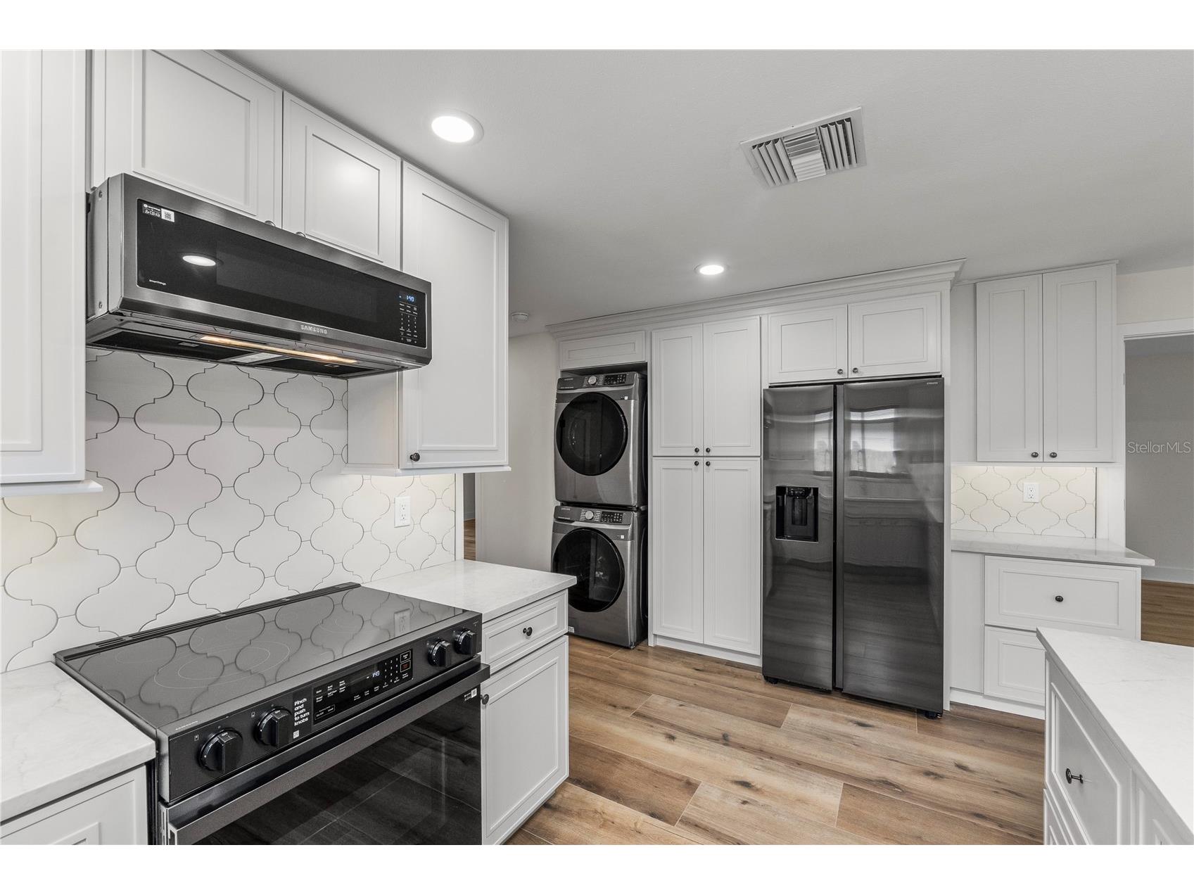 3819 Shore Acres Boulevard NE Saint Petersburg FL 33703 A4665611 image2