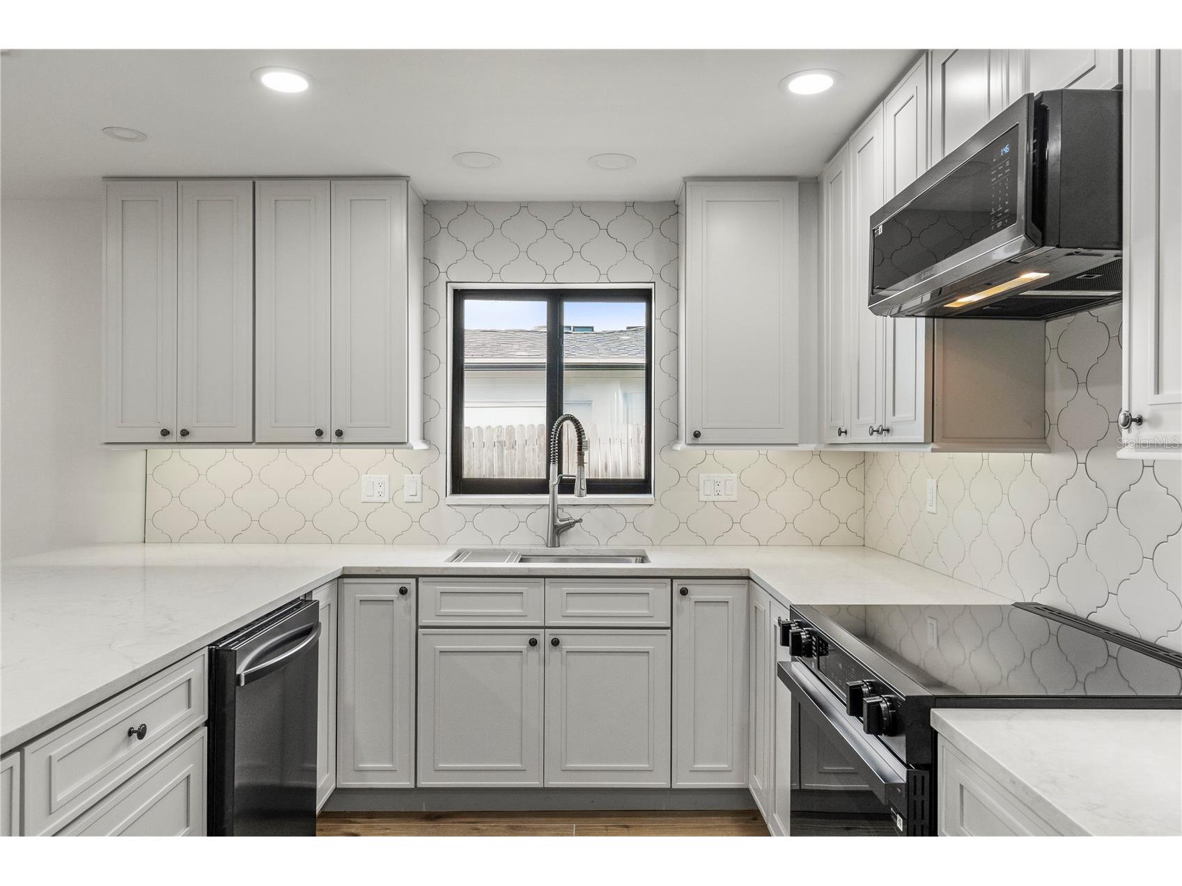 3819 Shore Acres Boulevard NE Saint Petersburg FL 33703 A4665611 image3