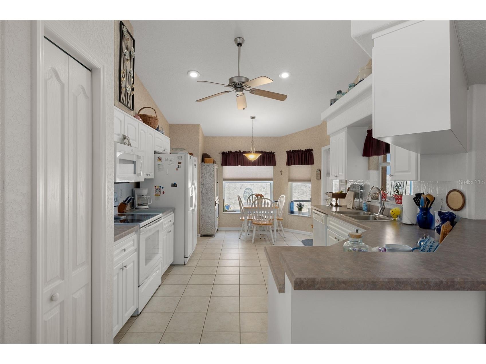 382 Royal Palm Way Spring Hill FL 34608 W7885401 image5