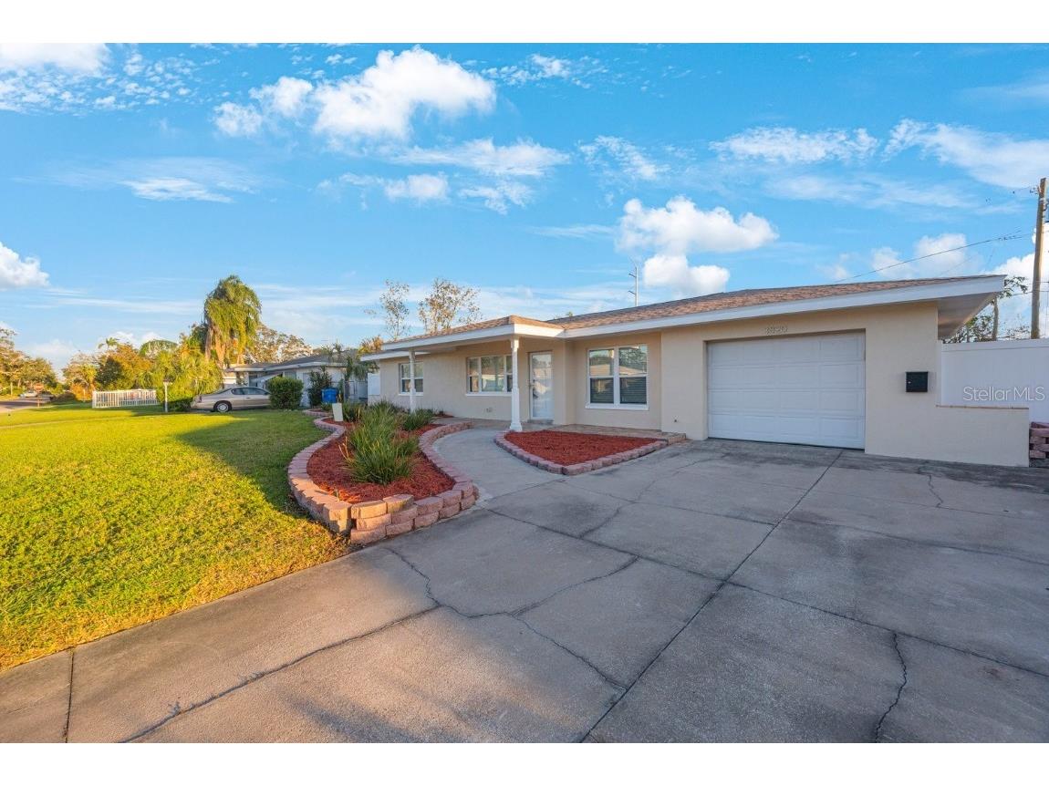 3820 18th Avenue N Saint Petersburg FL 33713 TB8312558 image1