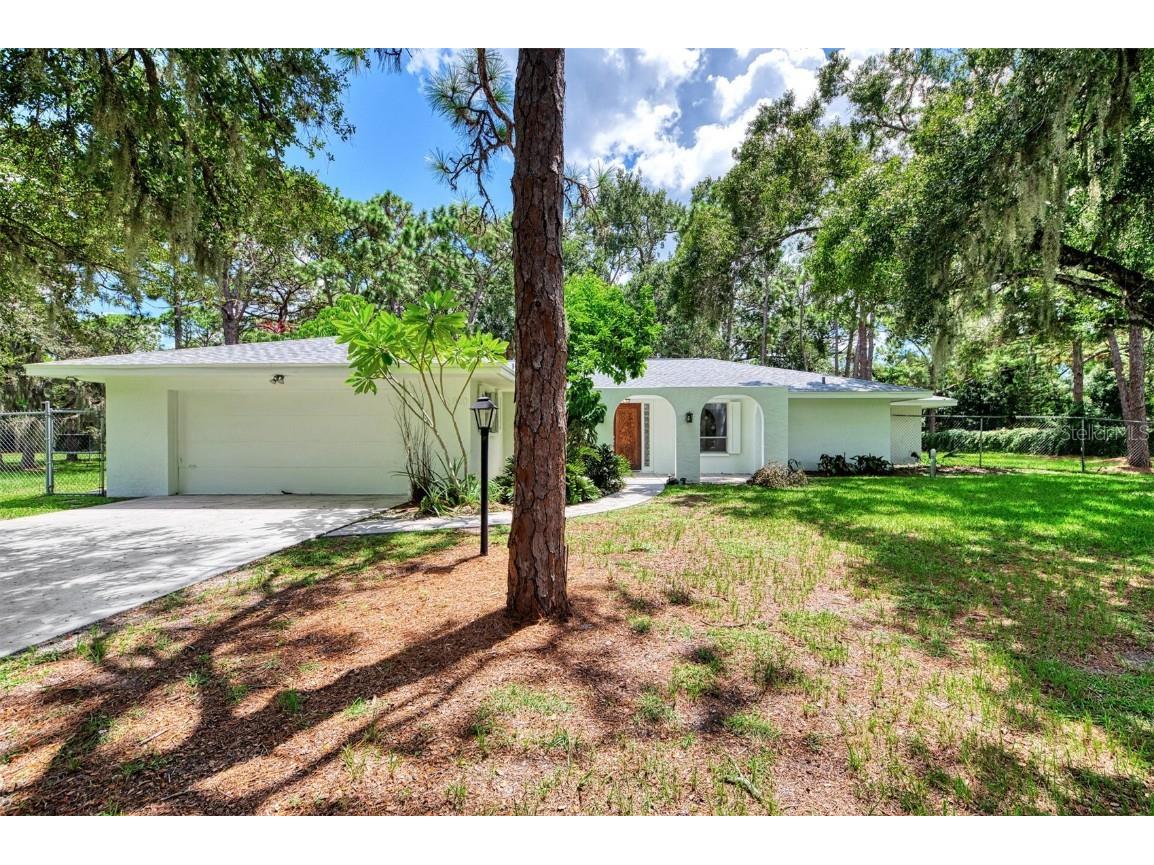 3820 47th Street Sarasota FL 34235 A4621815 image1