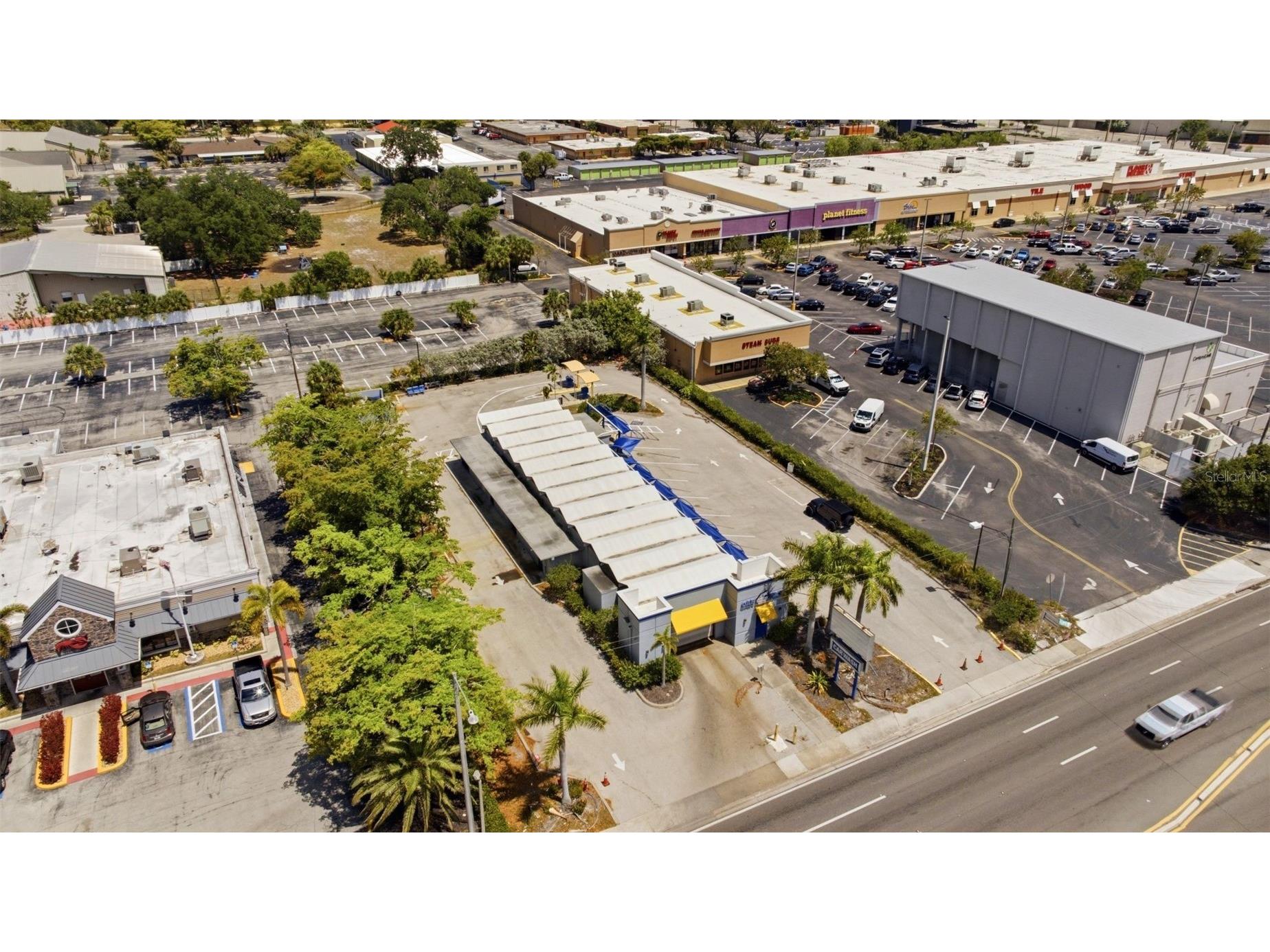 3821 Cleveland Avenue Fort Myers FL 33901 A4693249 image2