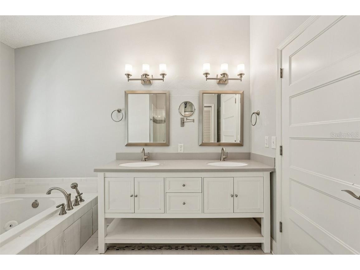 3821 Garden Lakes Estates Drive Bradenton FL 34203 A4672210 image13