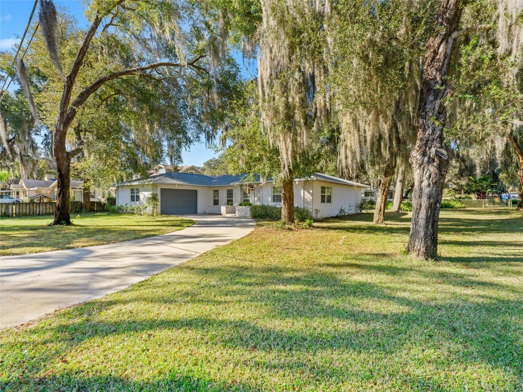 38223 Kentucky Avenue Lady Lake FL 32159 - LAKE GRIFFIN G5051434 image1