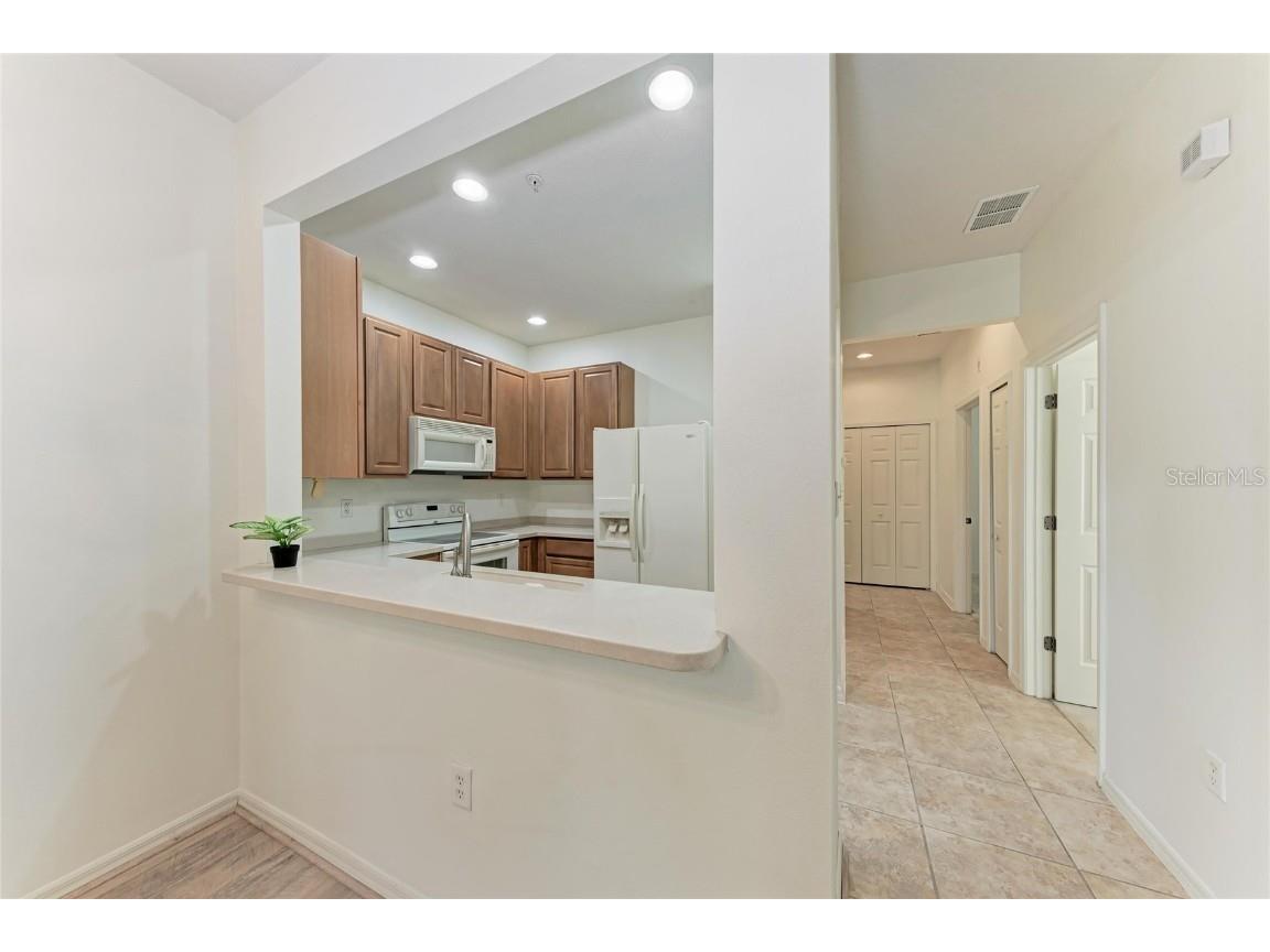 3823 Parkridge Circle #1-101 Sarasota FL 34243 A4669297 image10