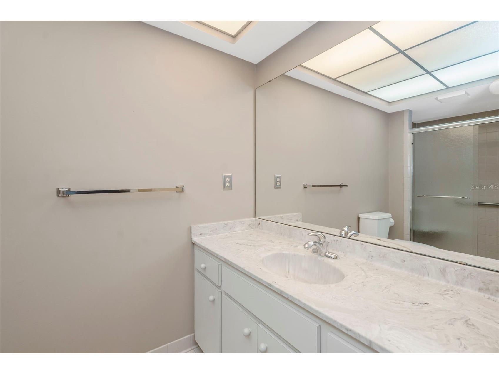 3825 Glen Oaks Manor Drive Sarasota FL 34232 TB8522724 image16