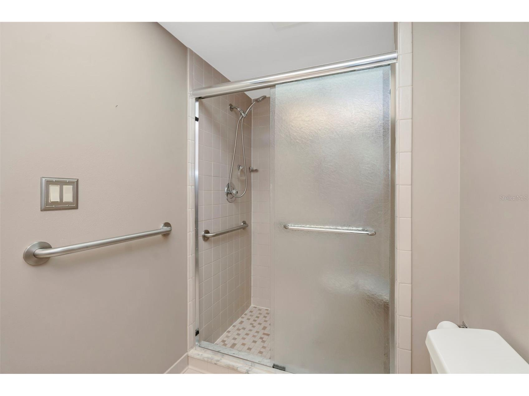 3825 Glen Oaks Manor Drive Sarasota FL 34232 TB8522724 image17