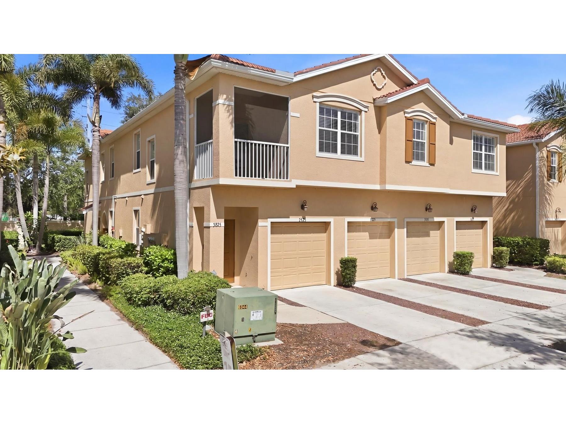 3825 Parkridge Circle #1-202 Sarasota FL 34243 A4691818 image1