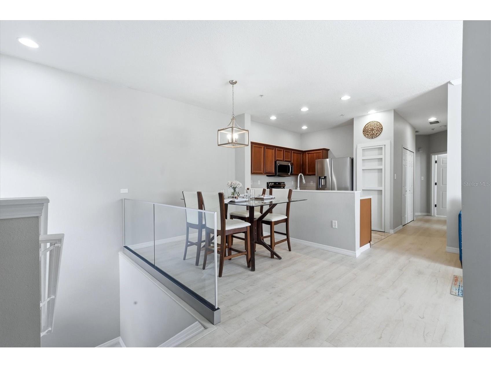 3825 Parkridge Circle #1-202 Sarasota FL 34243 A4691818 image8