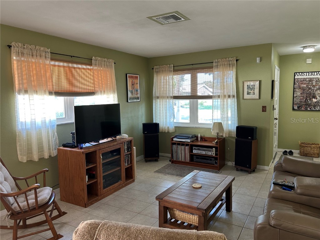 3827 15th Avenue N Saint Petersburg FL 33713 TB8386441 image5