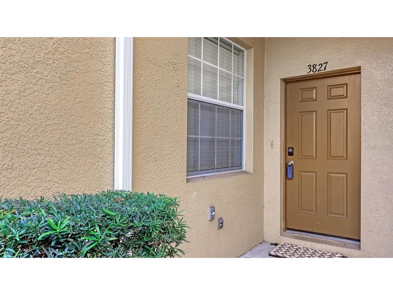 3827 Parkridge Circle #1-102 Sarasota FL 34243 A4671306 image2