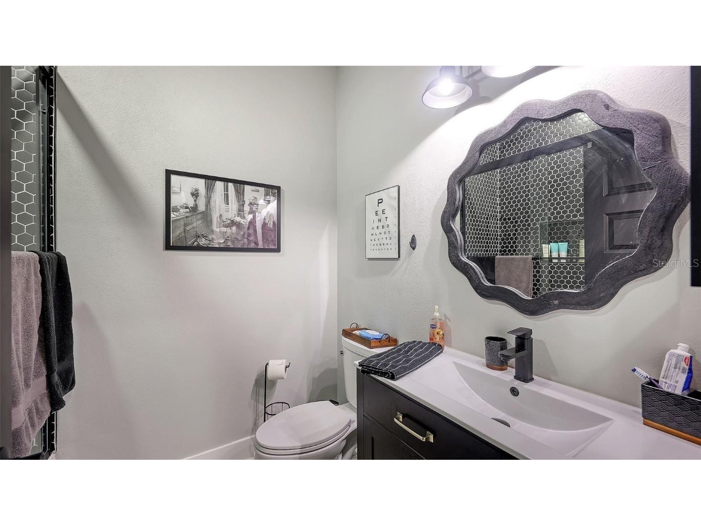 3827 Parkridge Circle #1-102 Sarasota FL 34243 A4671306 image25