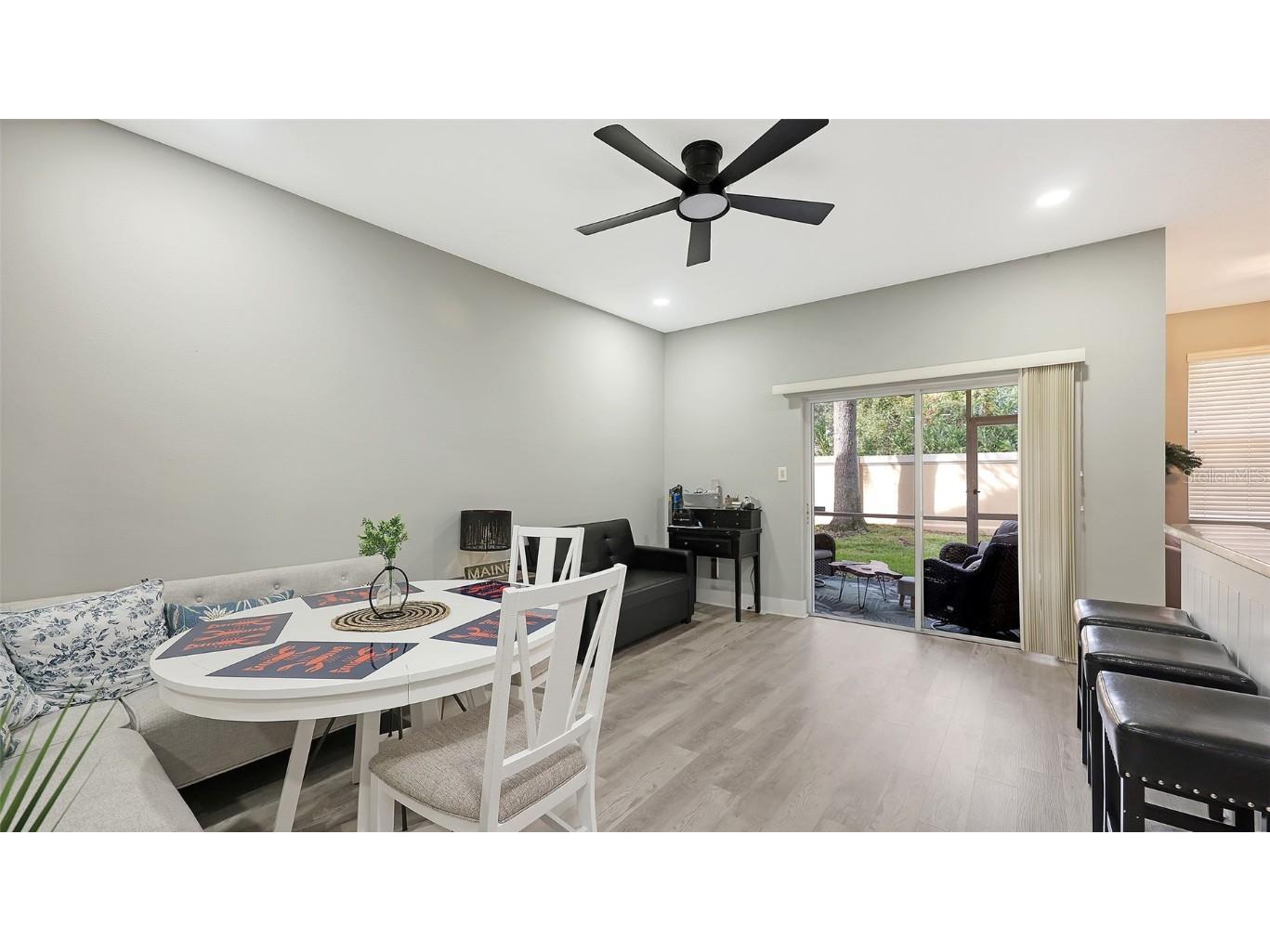 3827 Parkridge Circle #1-102 Sarasota FL 34243 A4671306 image9