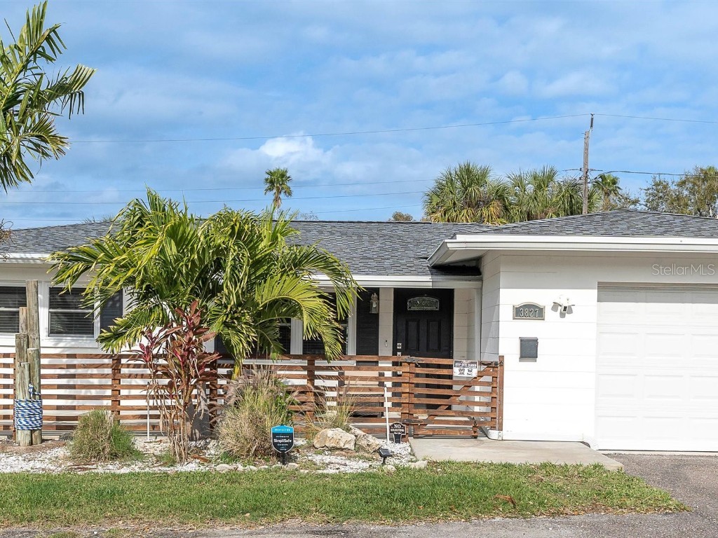 3827 Shore Acres Boulevard NE Saint Petersburg FL 33703 U8231555 image1