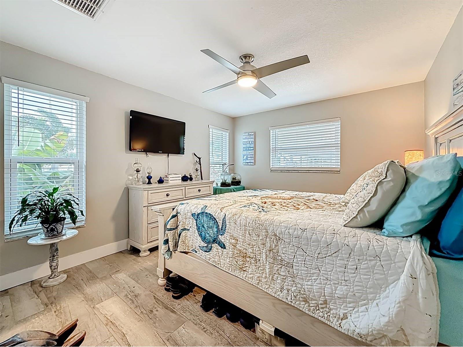 3828 48th Avenue S Saint Petersburg FL 33711 TB8465535 image34