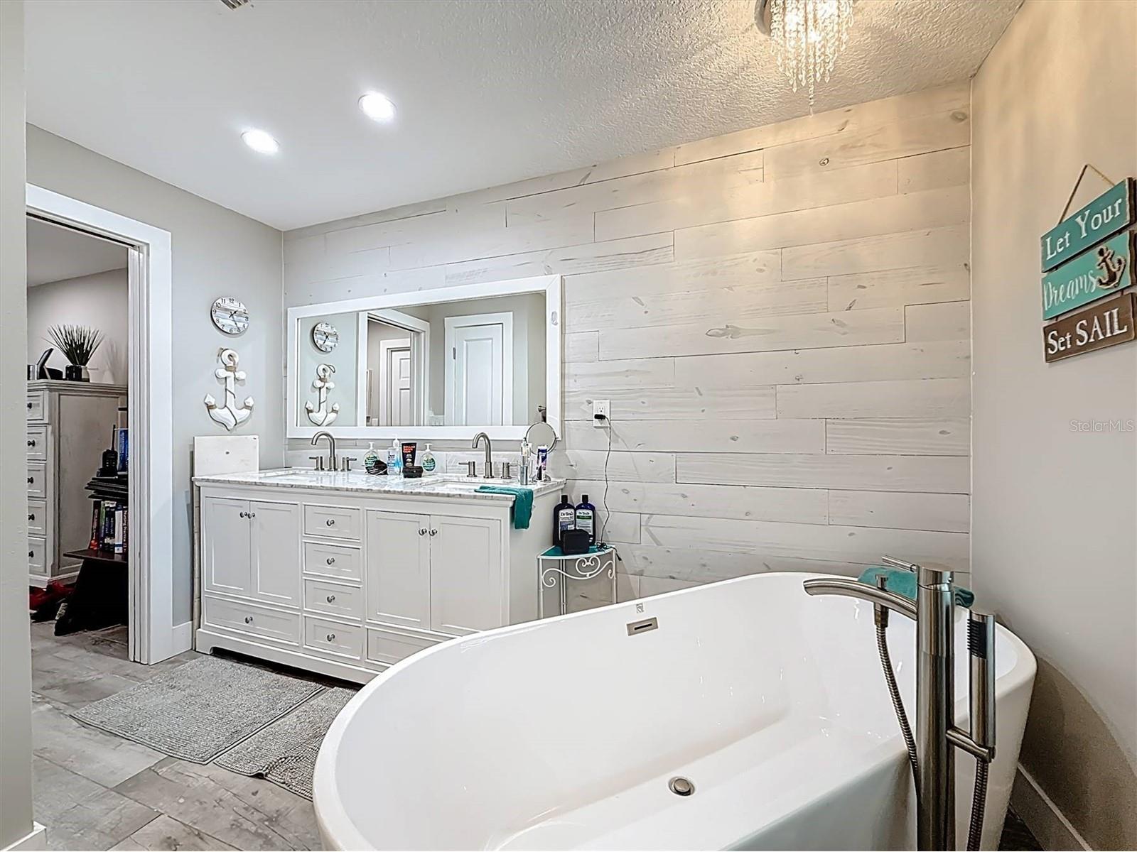 3828 48th Avenue S Saint Petersburg FL 33711 TB8465535 image45