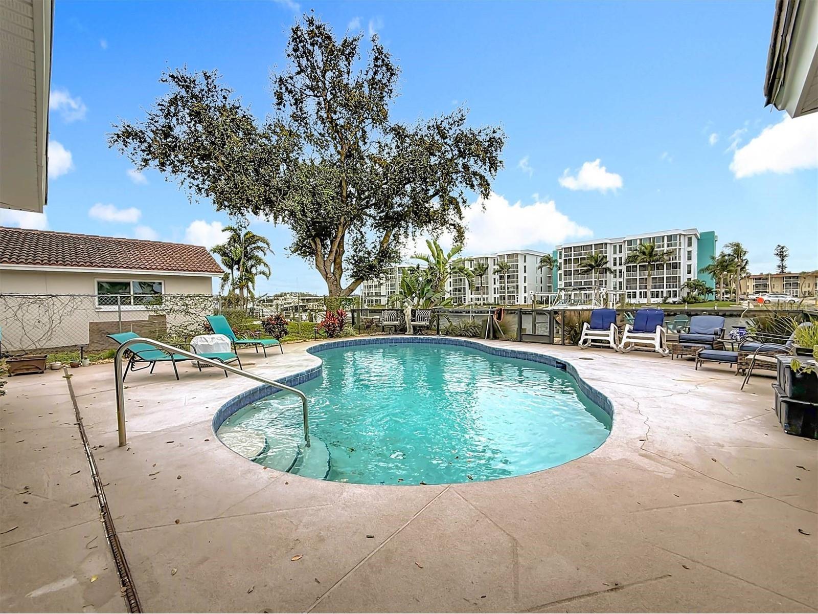 3828 48th Avenue S Saint Petersburg FL 33711 TB8465535 image53