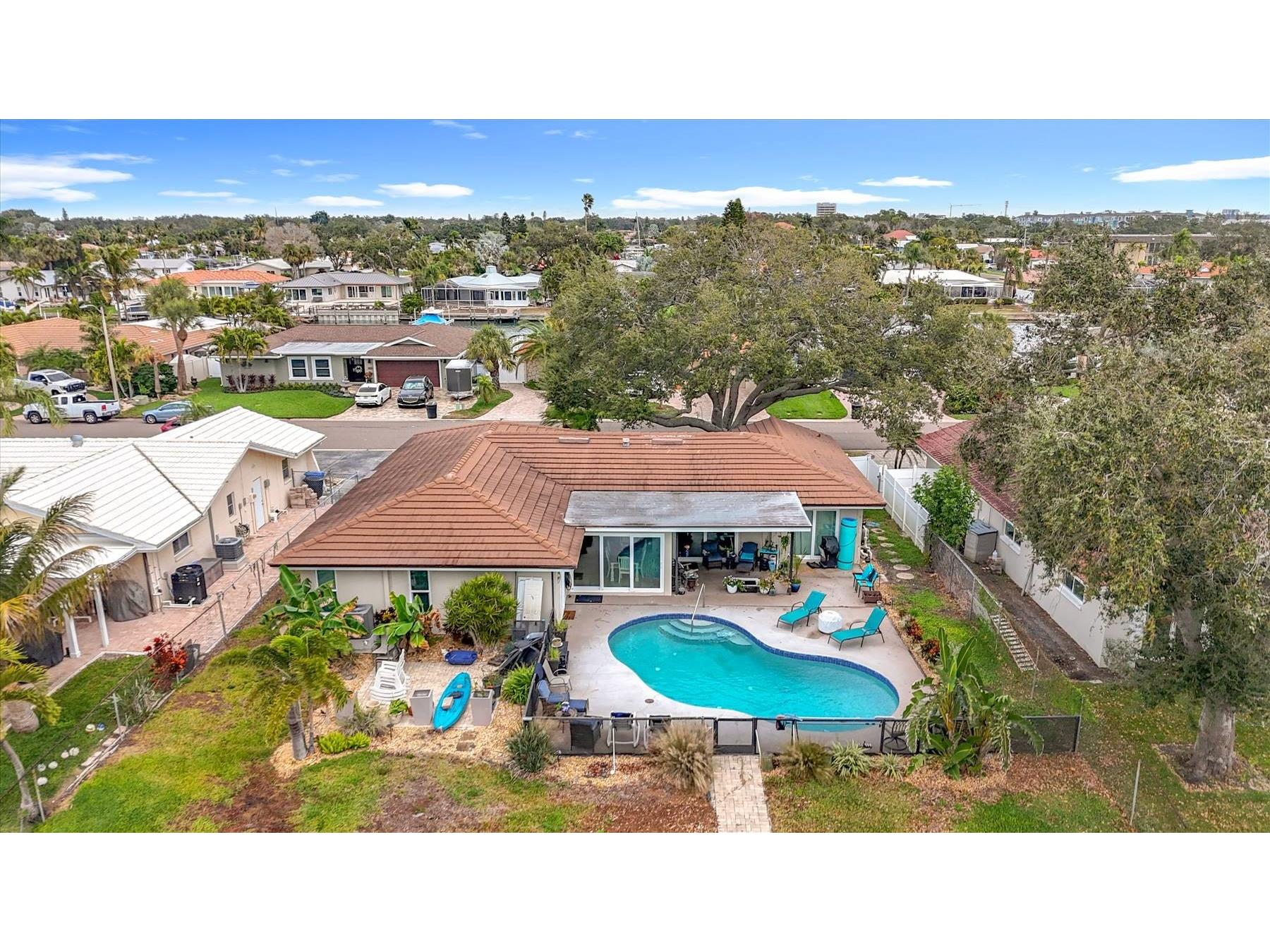 3828 48th Avenue S Saint Petersburg FL 33711 TB8465535 image68