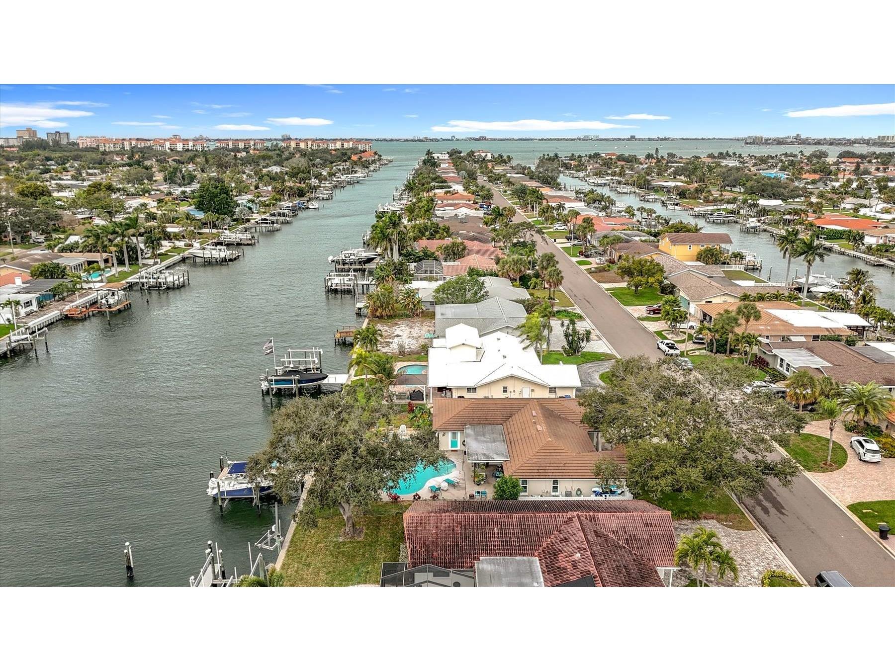 3828 48th Avenue S Saint Petersburg FL 33711 TB8465535 image79