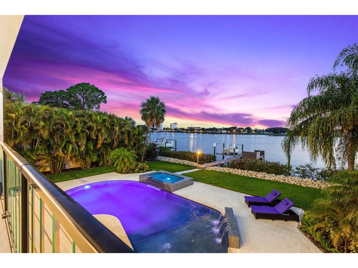 3830 Shore Acres Boulevard NE Saint Petersburg FL 33703 - SMACK'S BAYOU U8121454 image1