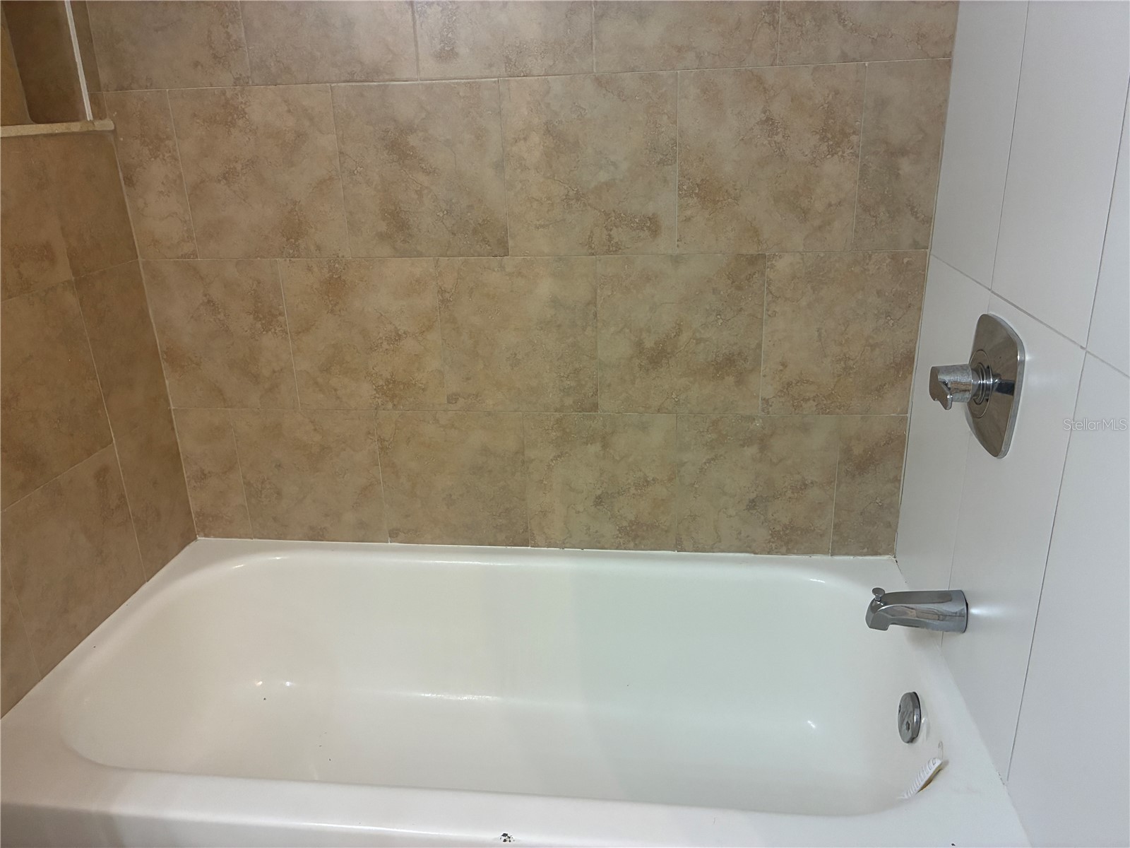 3830 Valley Tree Drive Tampa FL 33610 TB8528034 image16