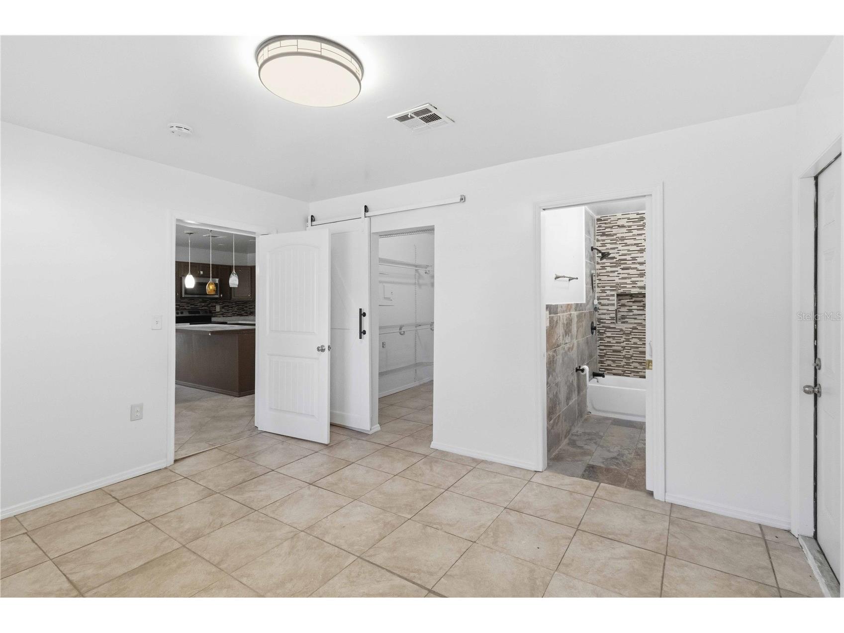 38308 Collins Avenue Zephyrhills FL 33542 TB8495019 image11