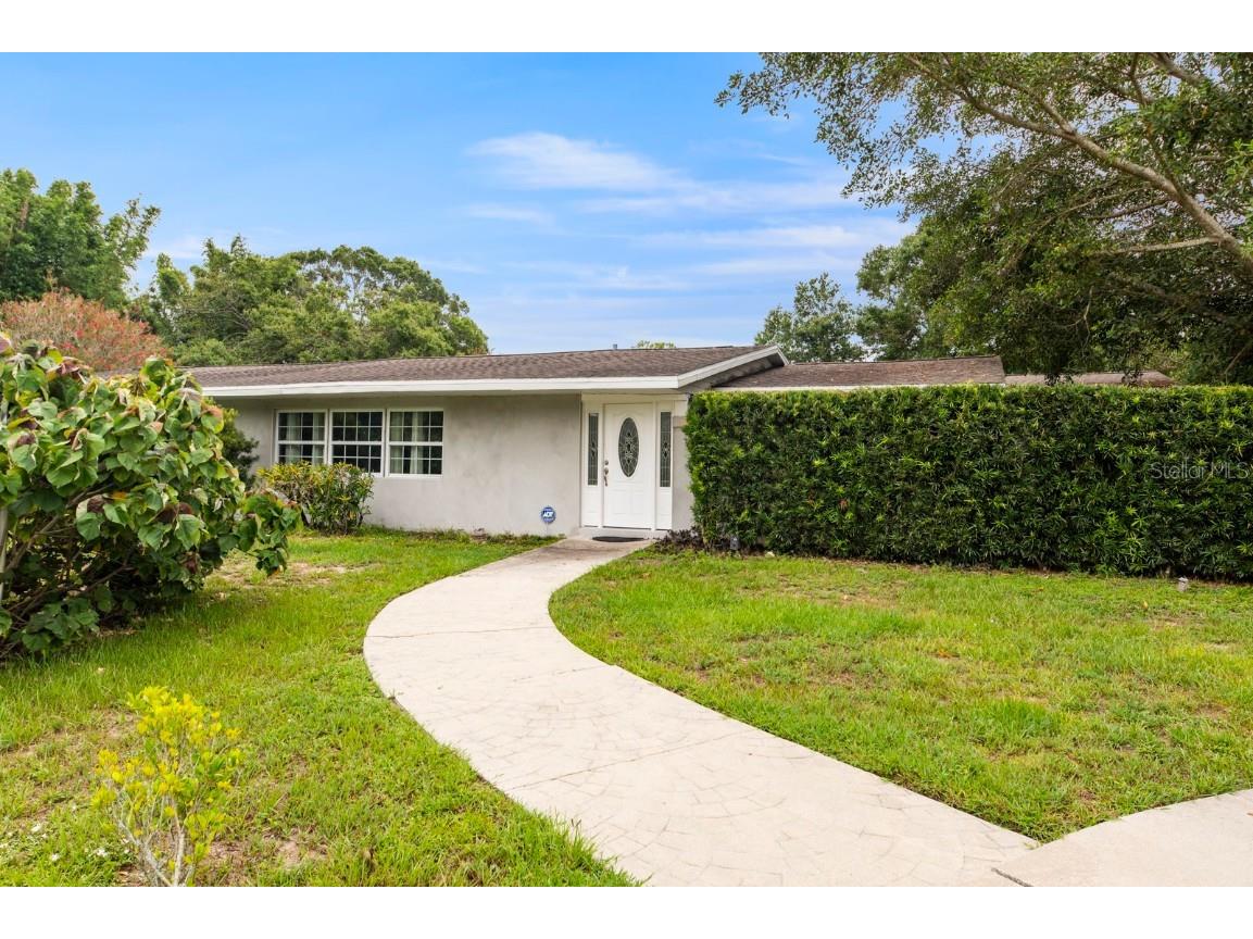 3831 E Forest Lake Drive Sarasota FL 34232 A4577807 image1