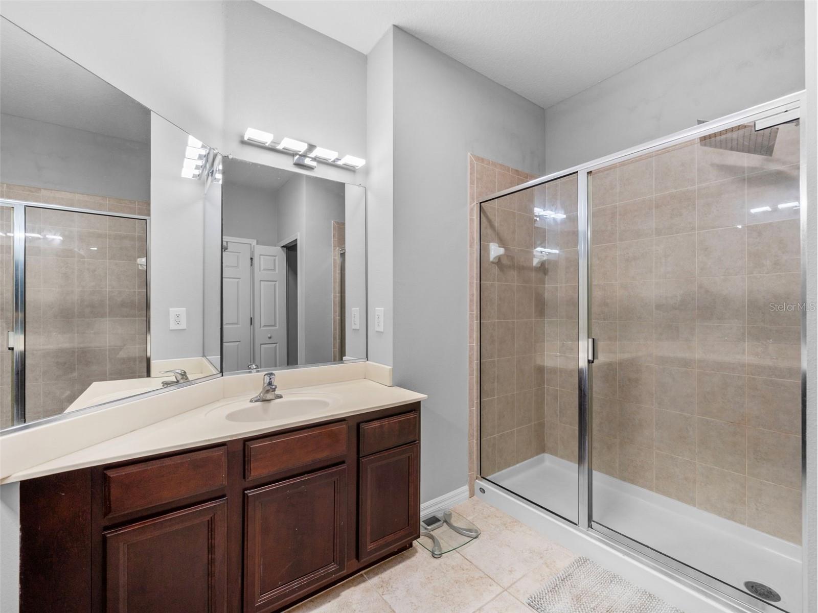 3831 Parkridge Circle #1-104 Sarasota FL 34243 A4698440 image17