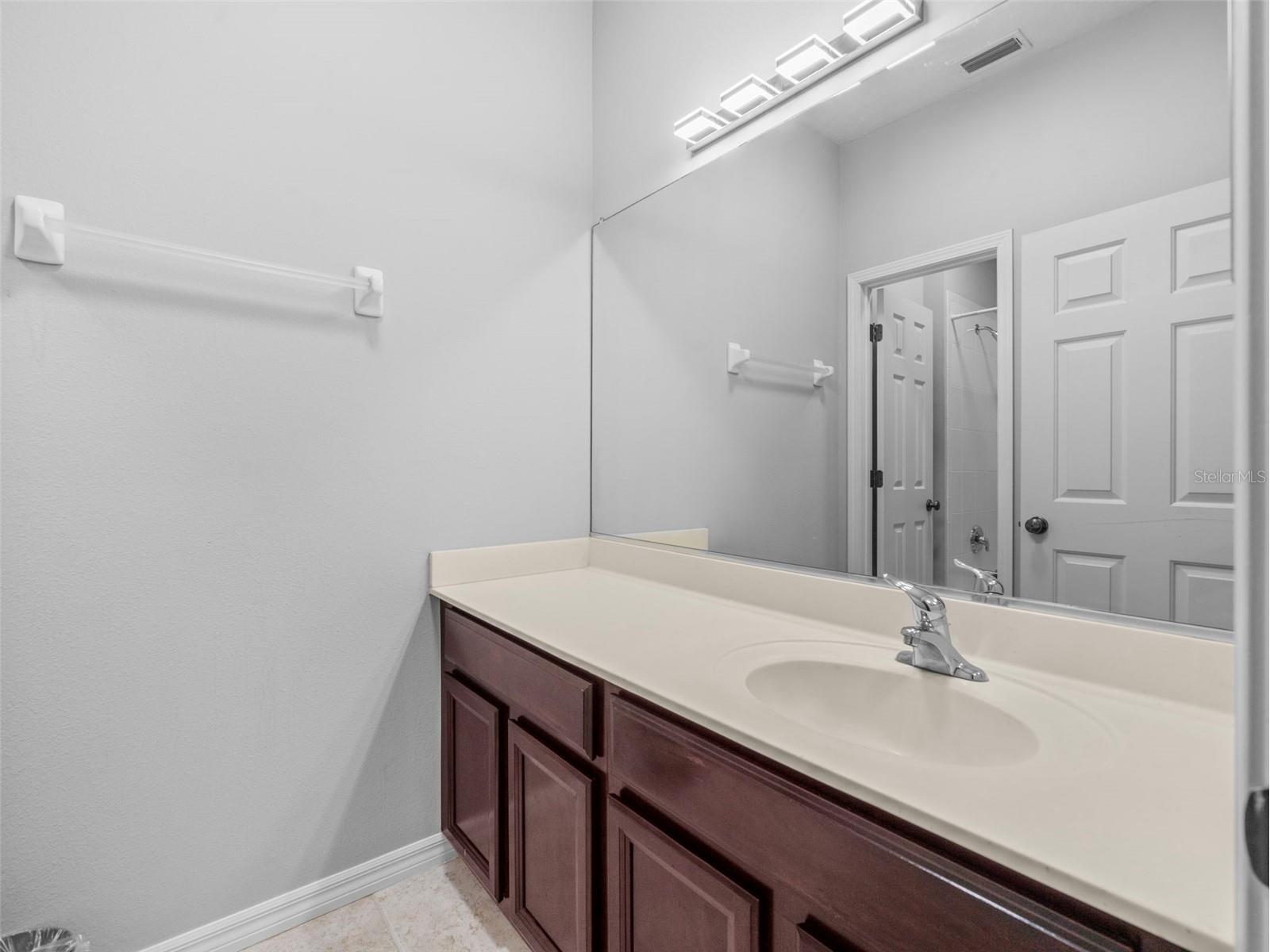 3831 Parkridge Circle #1-104 Sarasota FL 34243 A4698440 image23