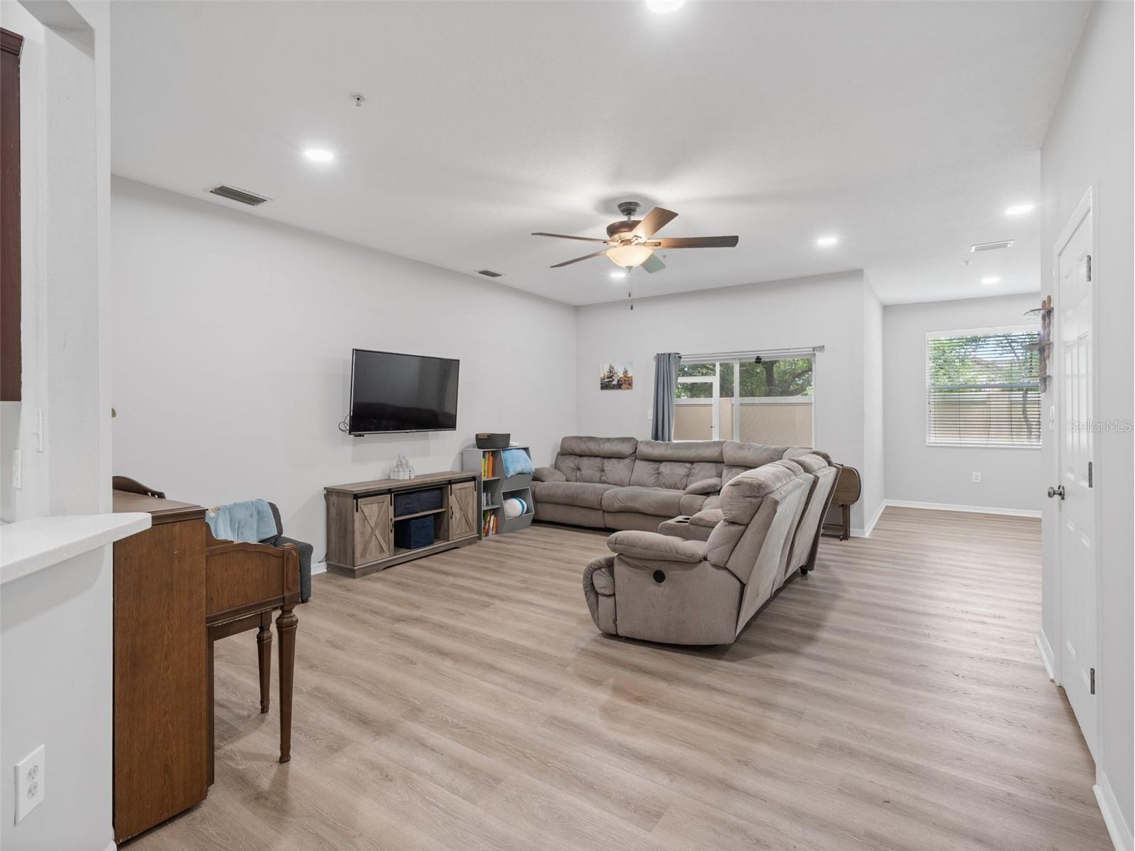 3831 Parkridge Circle #1-104 Sarasota FL 34243 A4698440 image4