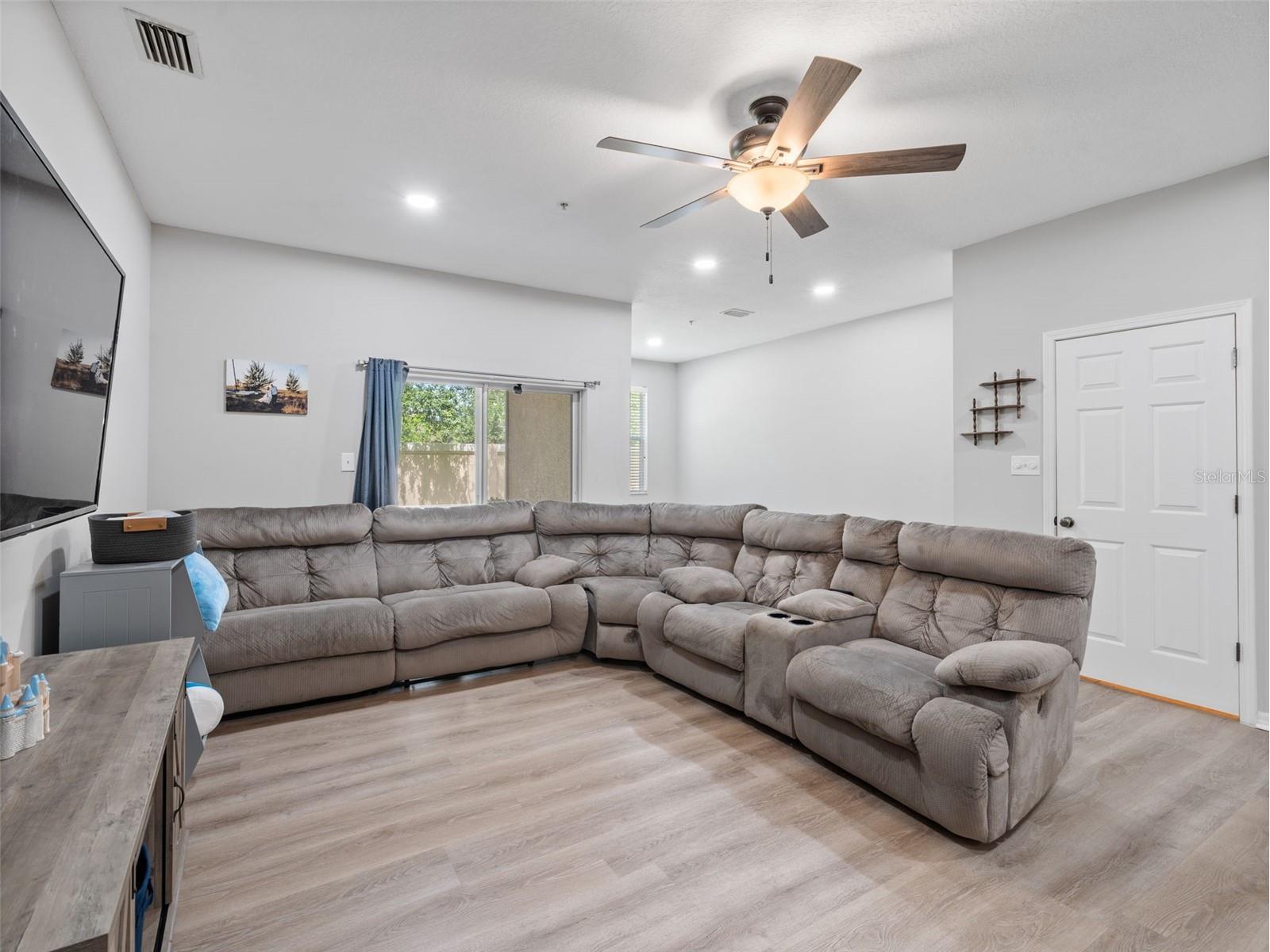 3831 Parkridge Circle #1-104 Sarasota FL 34243 A4698440 image5
