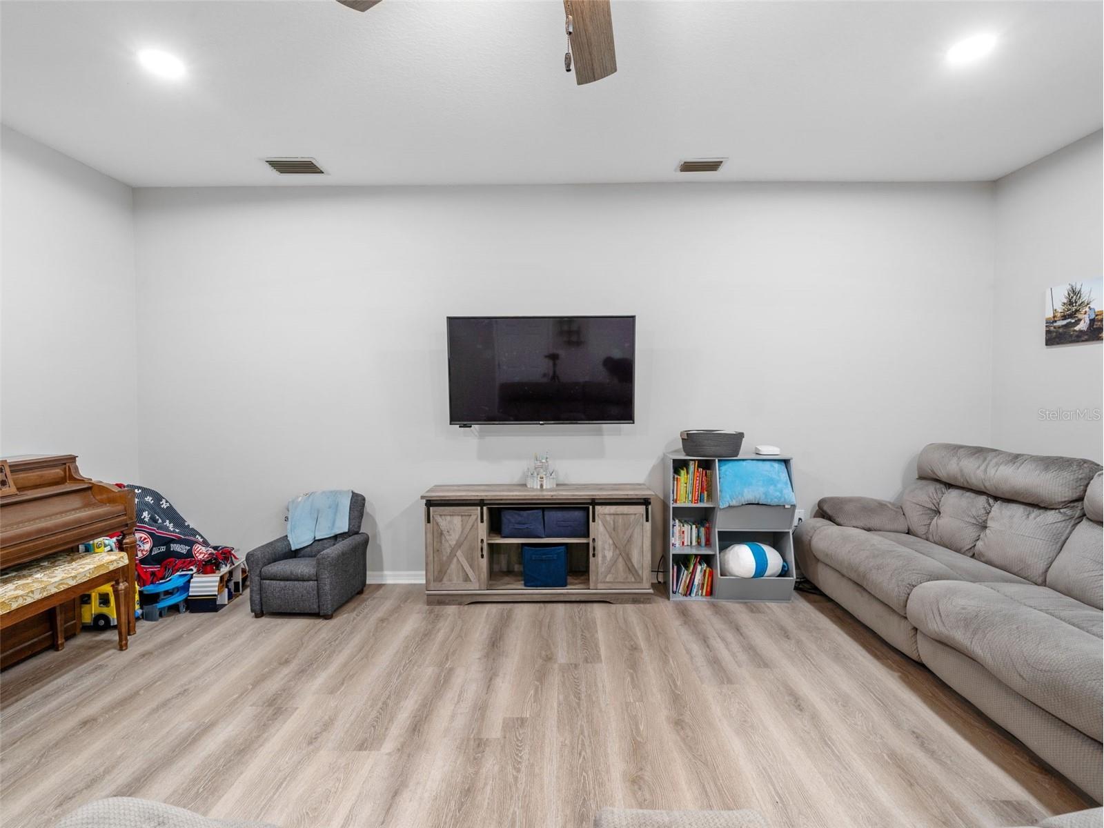 3831 Parkridge Circle #1-104 Sarasota FL 34243 A4698440 image6