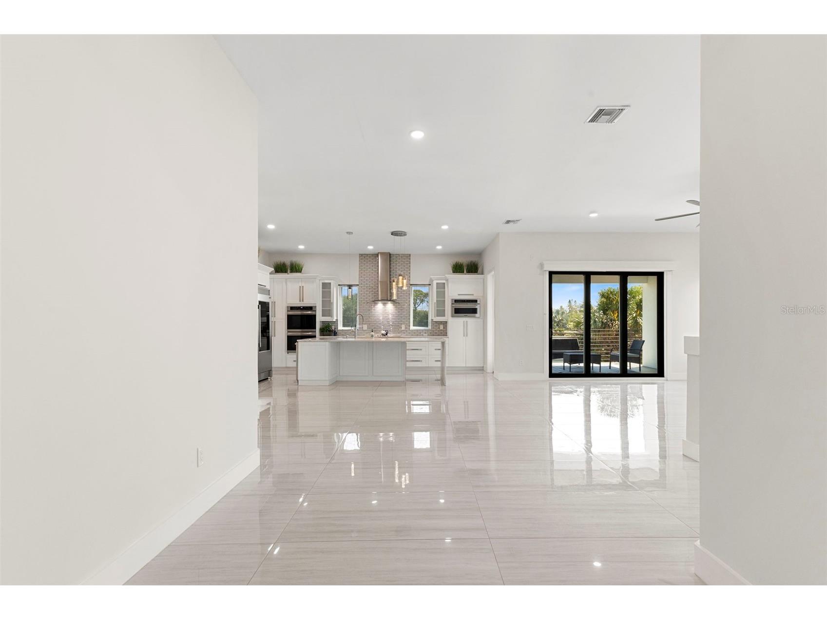 3835 Shore Acres Boulevard NE Saint Petersburg FL 33703 TB8502964 image6