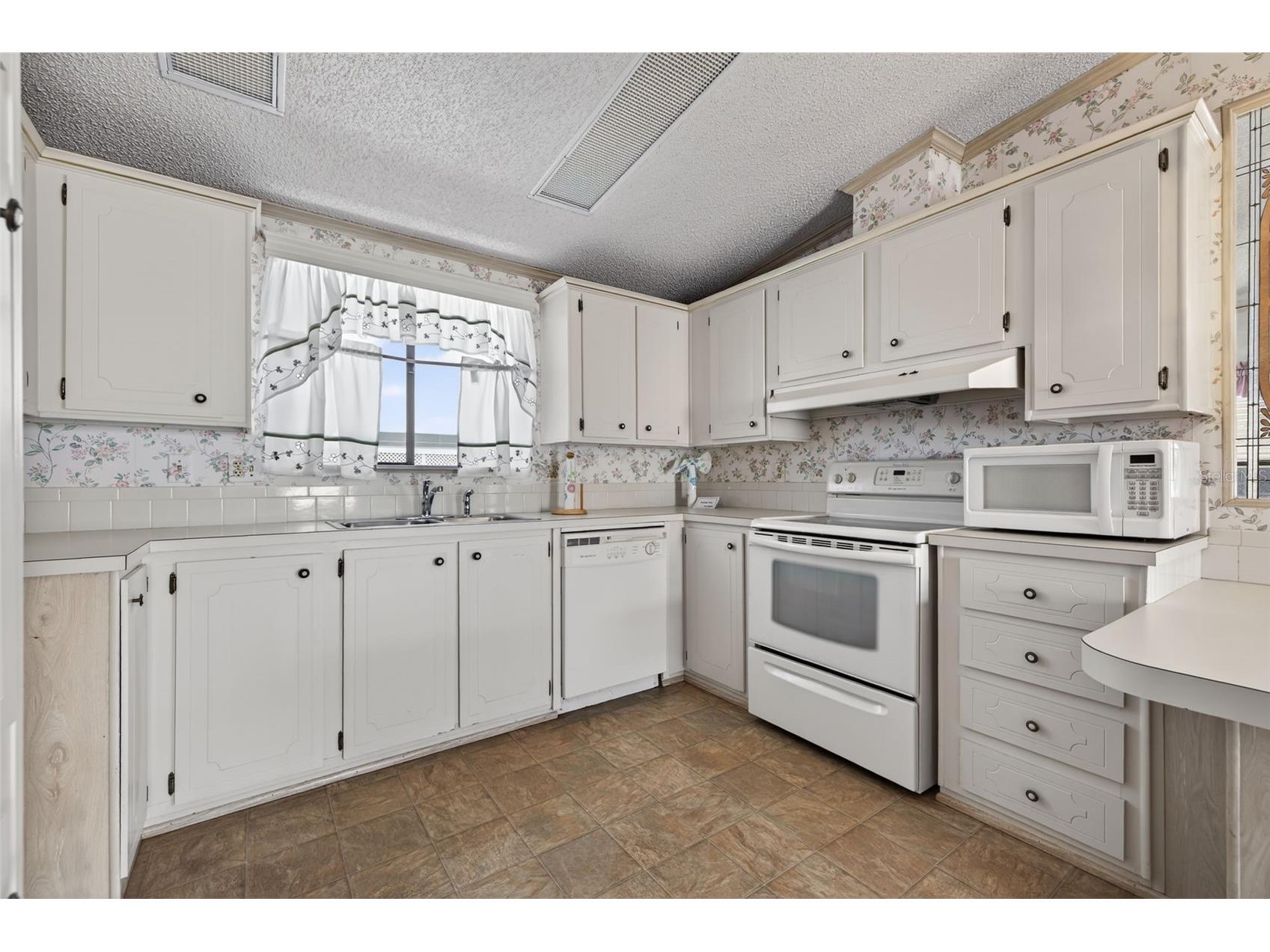 3836 William Hume Drive Zephyrhills FL 33541 TB8474484 image10