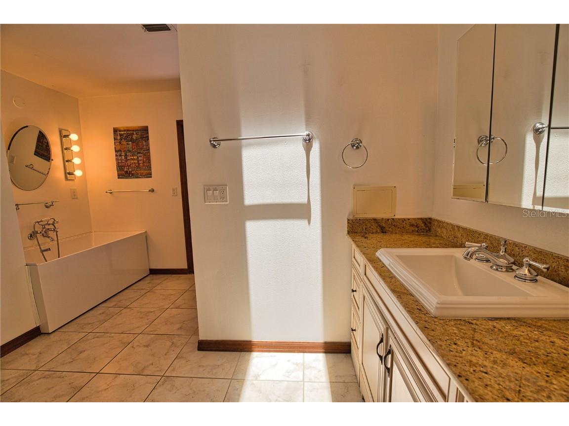 3837 Torrey Pines Boulevard Sarasota FL 34238 A4639914 image11