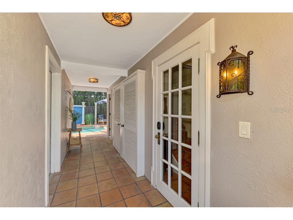 3838 Flores Avenue Sarasota FL 34239 A4661399 image35