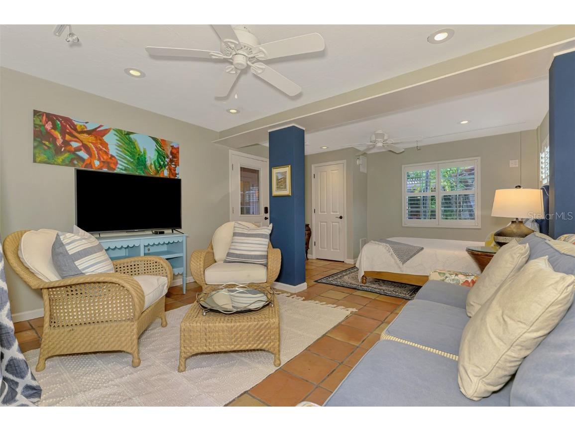 3838 Flores Avenue Sarasota FL 34239 A4661399 image39