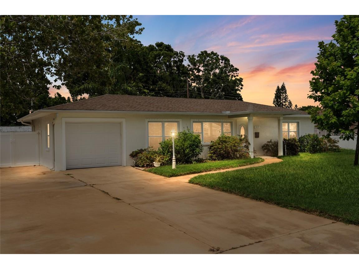 3839 18th Avenue N Saint Petersburg FL 33713 TB8395197 image1