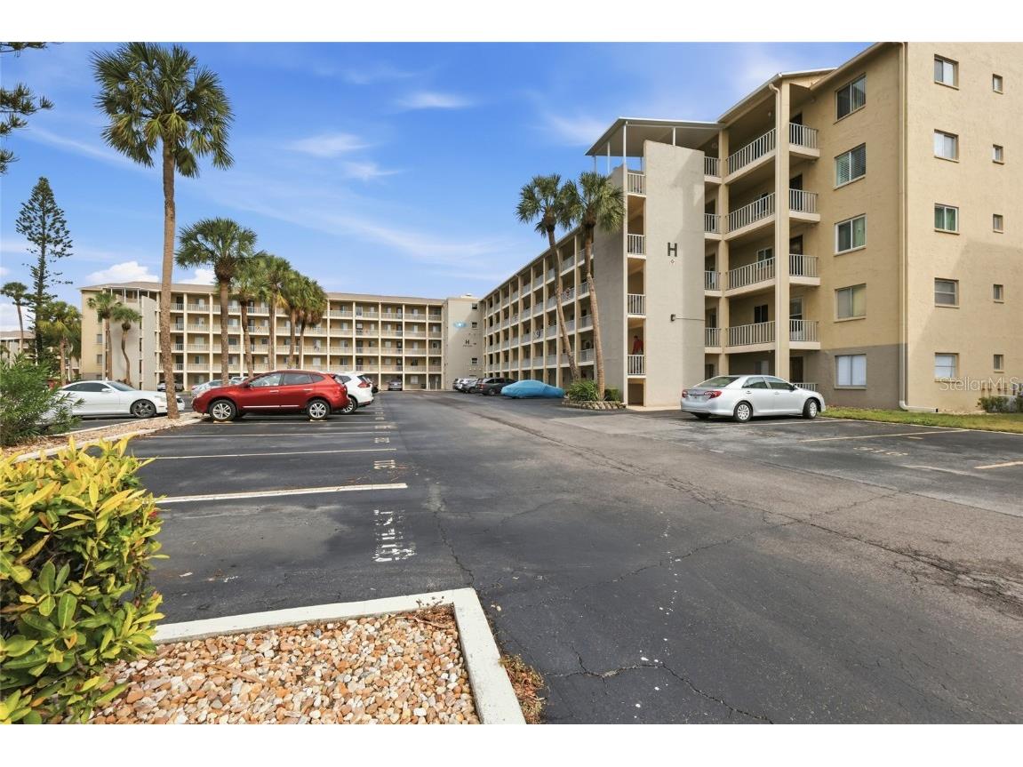 3839 Lake Bayshore Drive #H516 Bradenton FL 34205 A4674884 image1