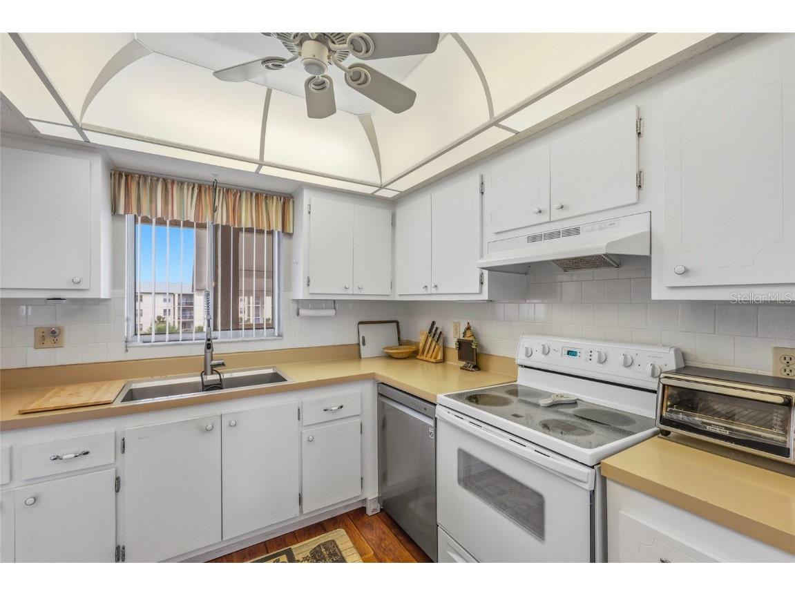 3839 Lake Bayshore Drive #H516 Bradenton FL 34205 A4674884 image9