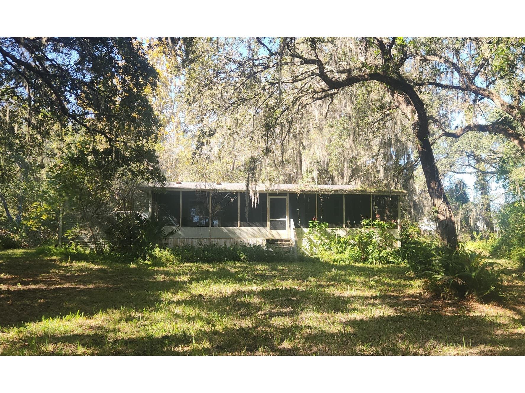 384 Crescent Lake Shore Drive Crescent City FL 32112 - Crescent V4946846 image1