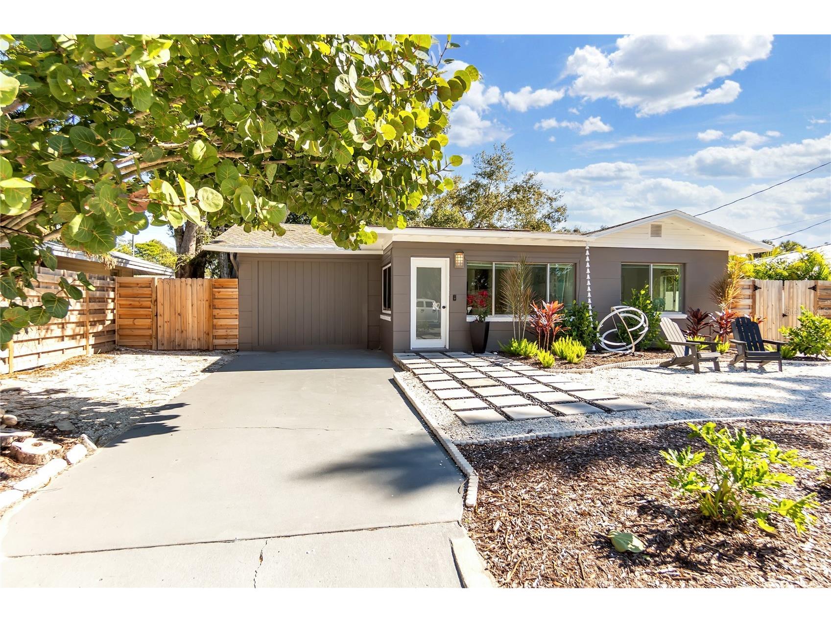 3842 Chapel Drive Sarasota FL 34234 A4679123 image1