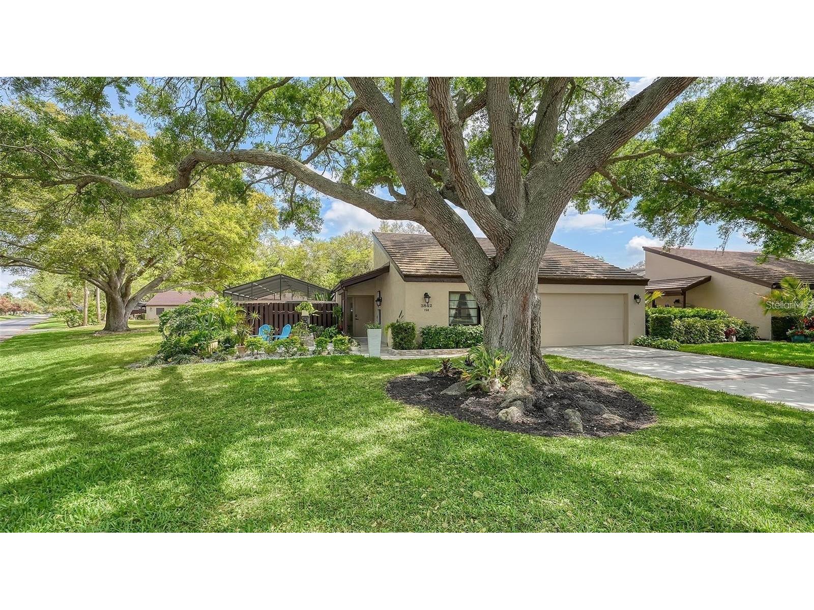 3842 Glen Oaks Manor Drive Sarasota FL 34232 A4689406 image2
