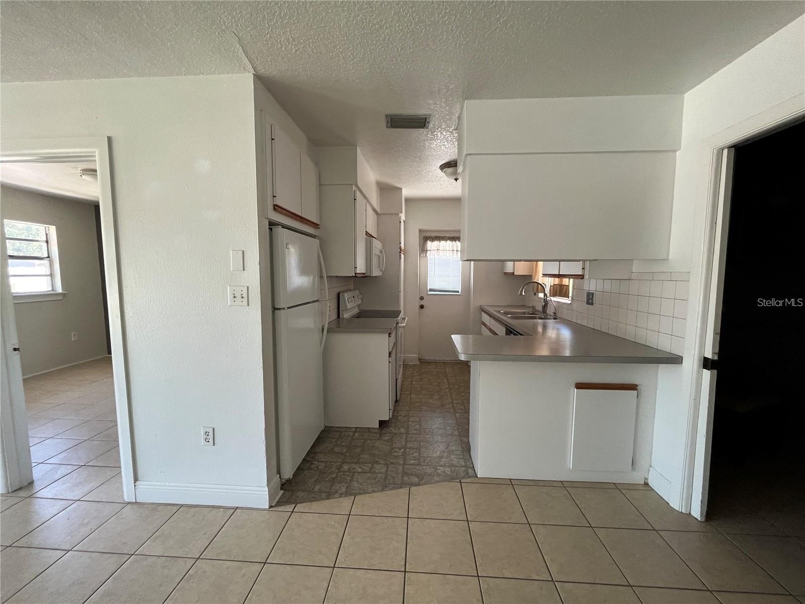 3842 Hawkeye Circle Sarasota FL 34232 A4693864 image3
