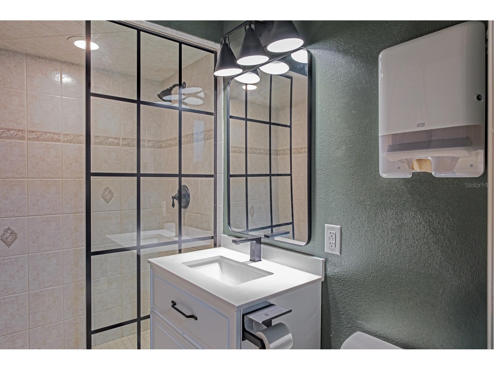 3848 Central Avenue Saint Petersburg FL 33711 TB8468708 image9