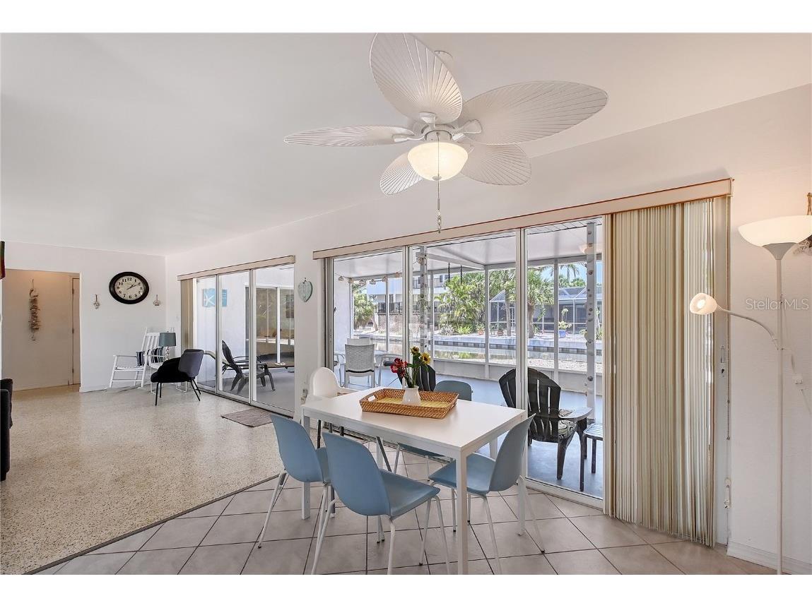 385 Avenida Madera Sarasota FL 34242 A4653809 image14