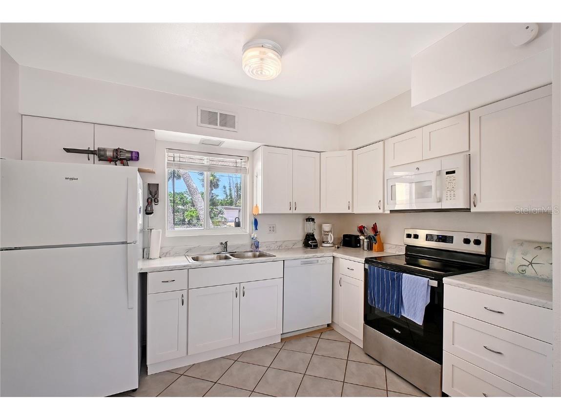 385 Avenida Madera Sarasota FL 34242 A4653809 image17